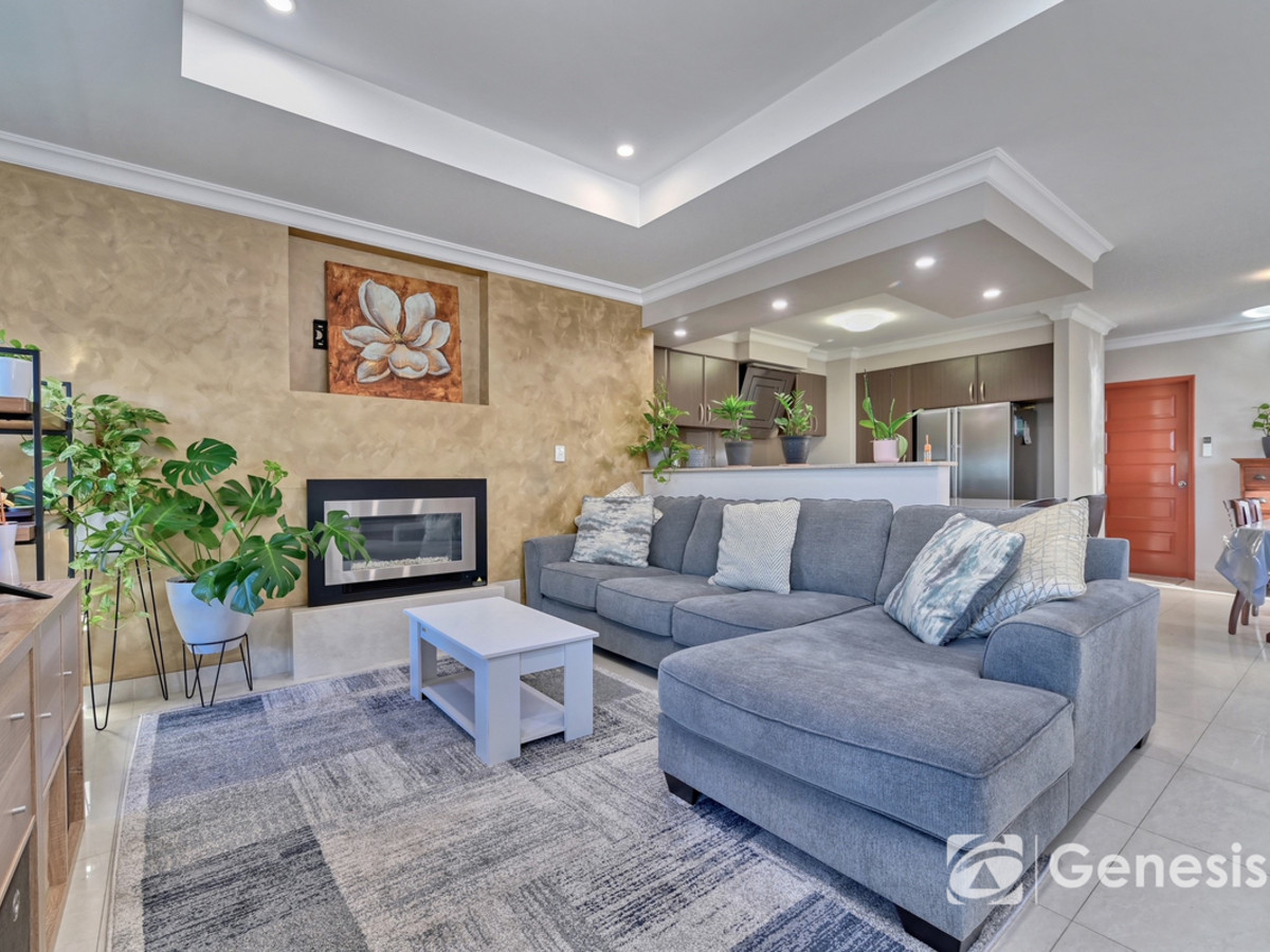 Original archived interior photograph at 135A Railway Parade, Mount Lawley